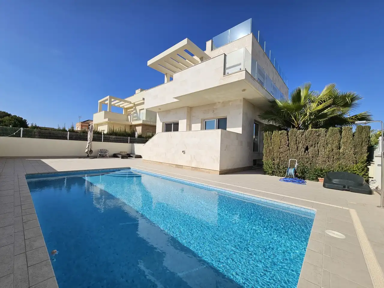 Chalet con piscina en venta en Orihuela Costa, imagen 2