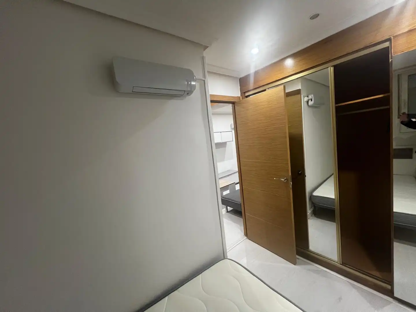 Dormitori de Apartament en venda en Burgos amb Parquet