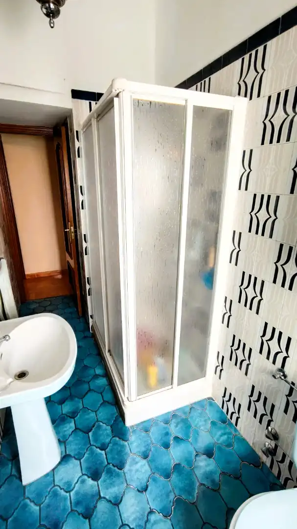 Bathroom of Flat for sale in Madrid  with Heating, Furnished and Balcony