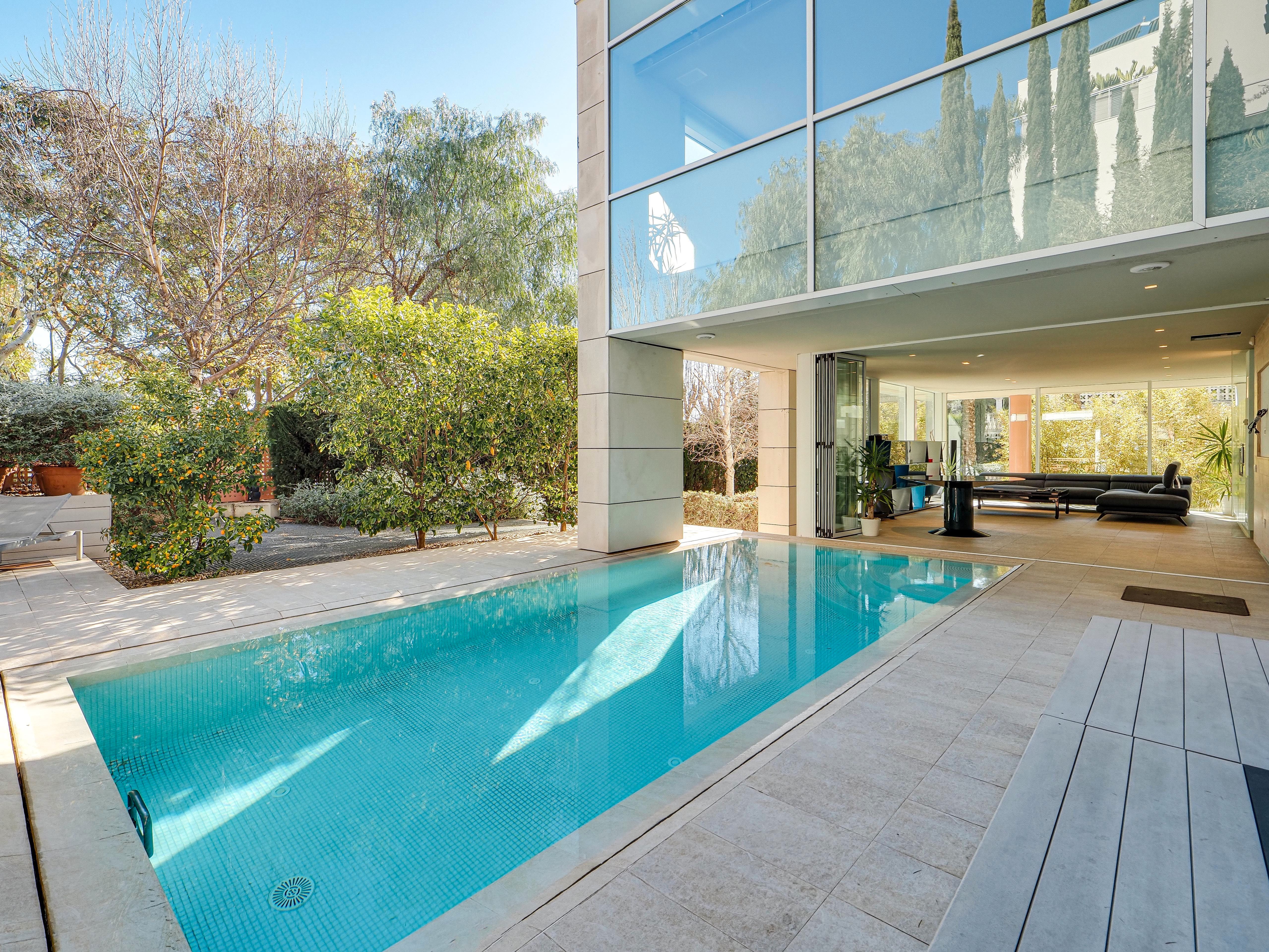 Swimming pool of House or chalet for sale in  Barcelona Capital  with Terrace, TV and Alarm