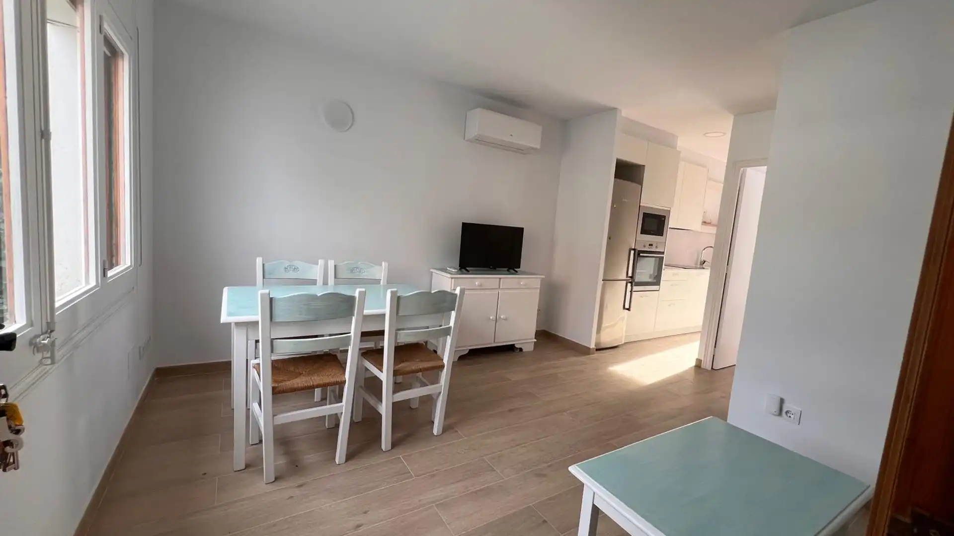 Sala de estar de Estudio de alquiler en Palafrugell con Aire acondicionado, Parquet y Terraza