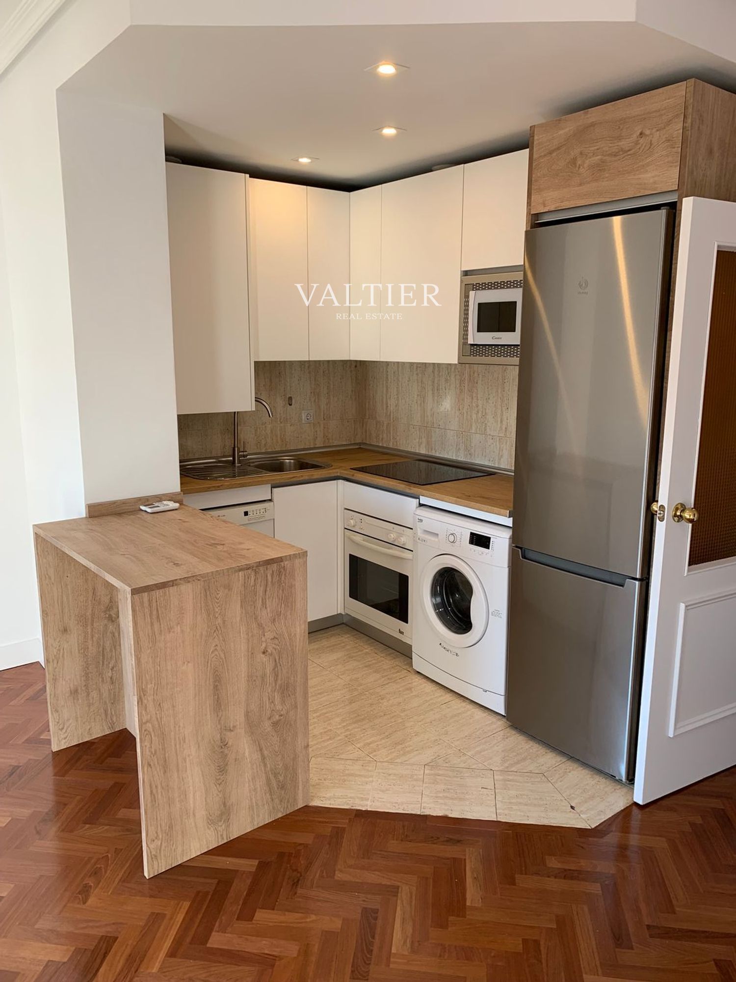 Cuina de Pis de lloguer en  Madrid Capital amb Aire condicionat, Piscina i Piscina comunitària