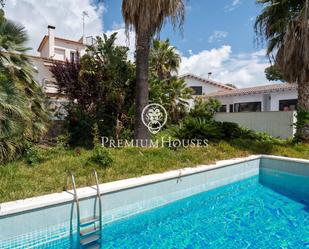 Piscina de Casa o xalet en venda en Castelldefels amb Calefacció, Jardí privat i Traster