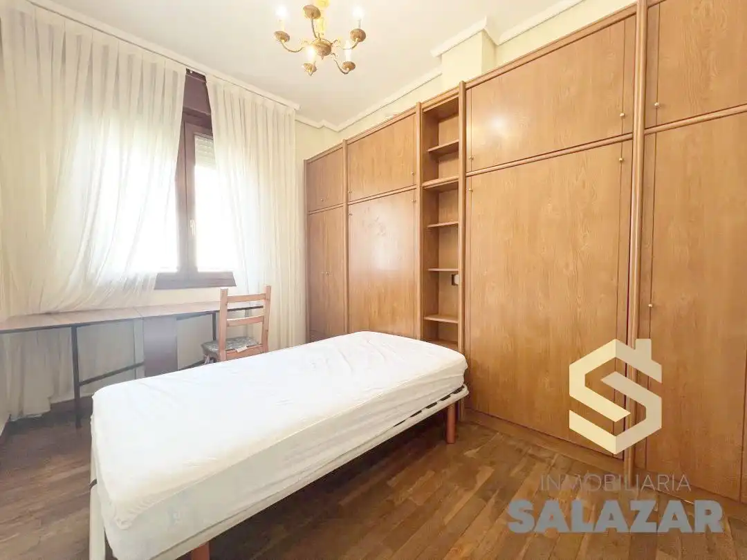 Bedroom of Flat for rent in Bilbao   with Heating, Terrace and Microwave