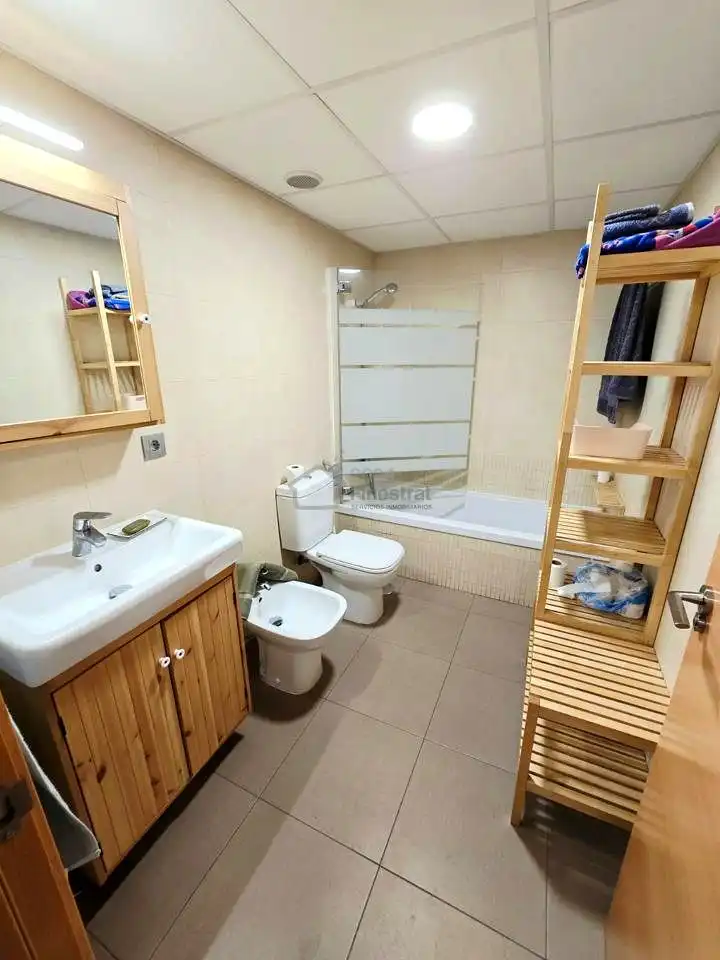 Bathroom of Flat for sale in Benidorm  with Air Conditioner, Terrace and Furnished