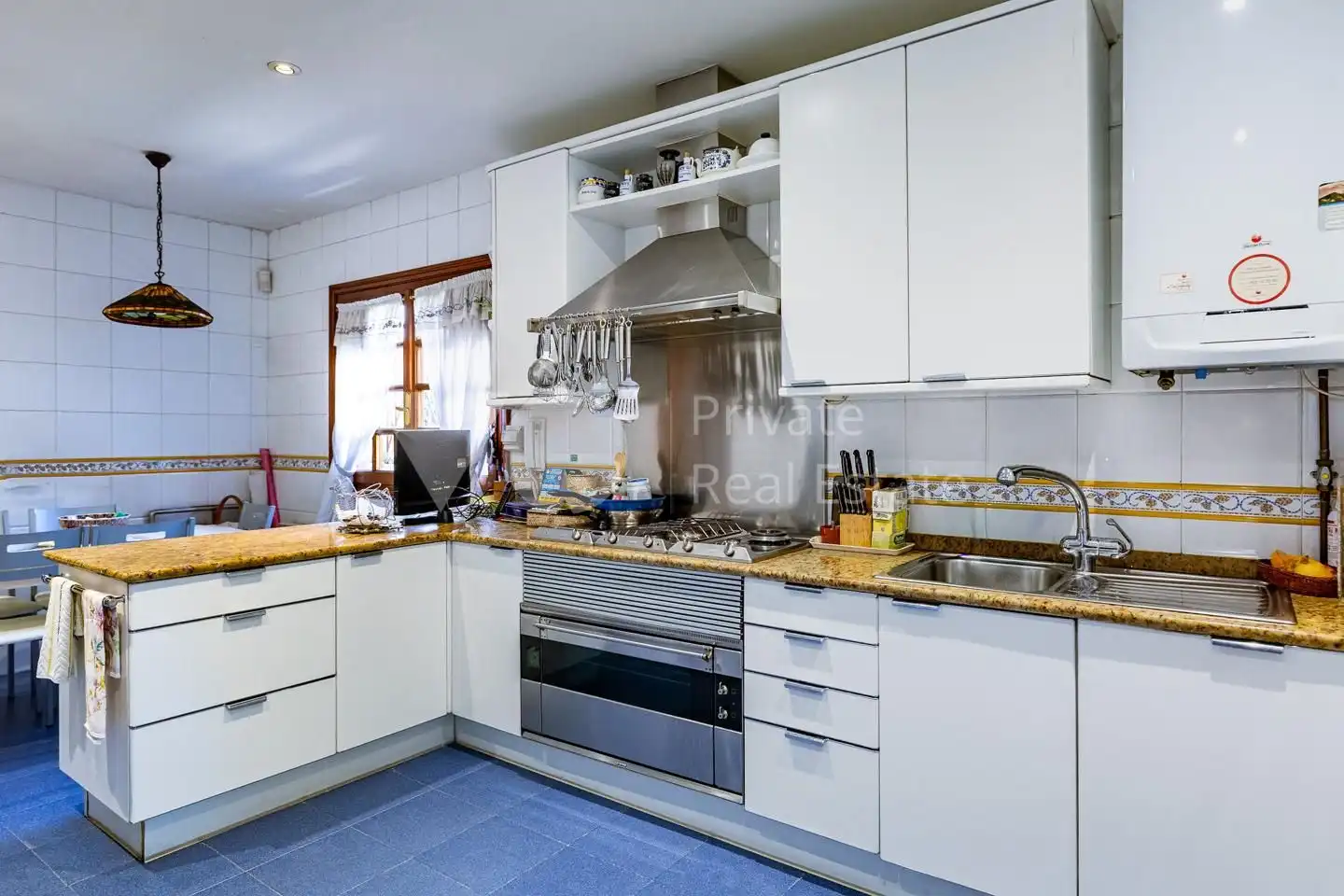 Cocina de Casa o chalet en venta en Madrid con Aire acondicionado, Calefacción y Jardín privado