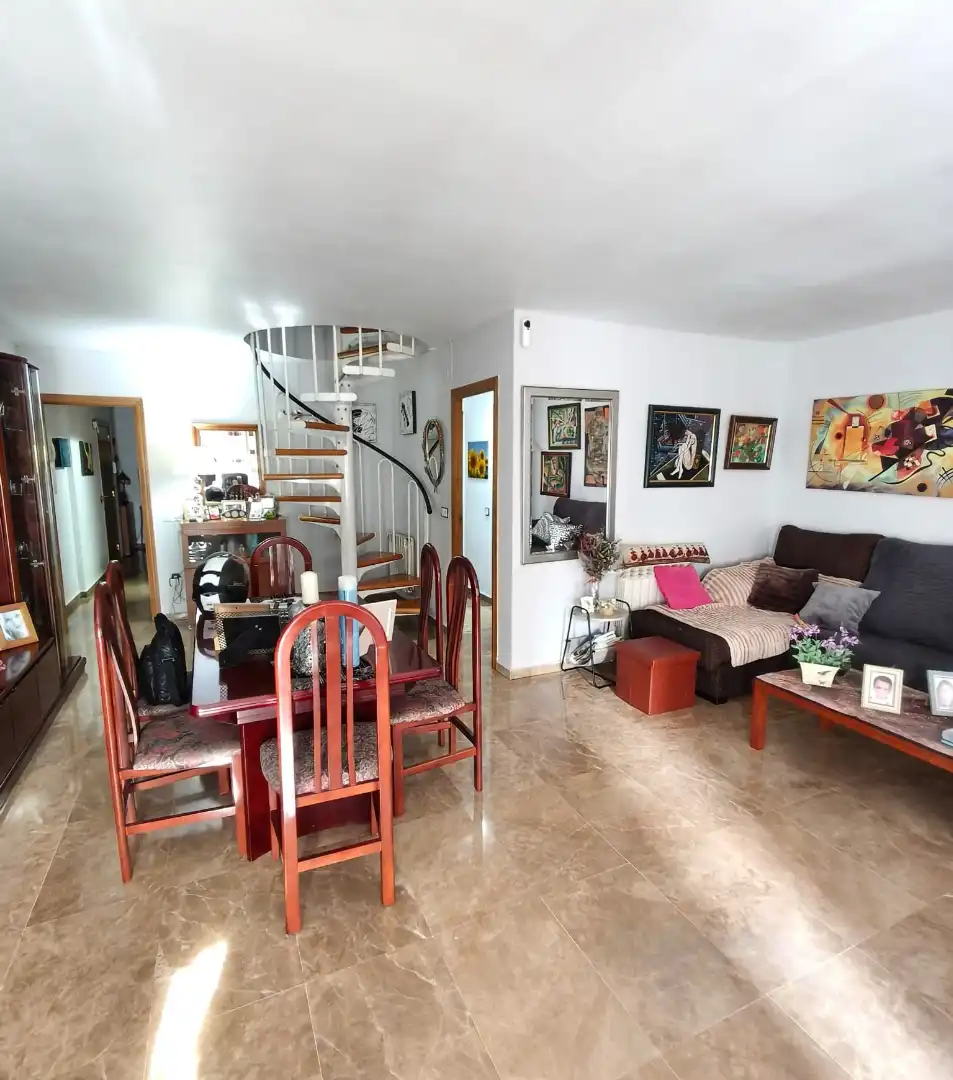 Wohnzimmer von Maisonette zum Verkauf in L'Hospitalet de Llobregat mit Klimaanlage, Heizung und Balkon