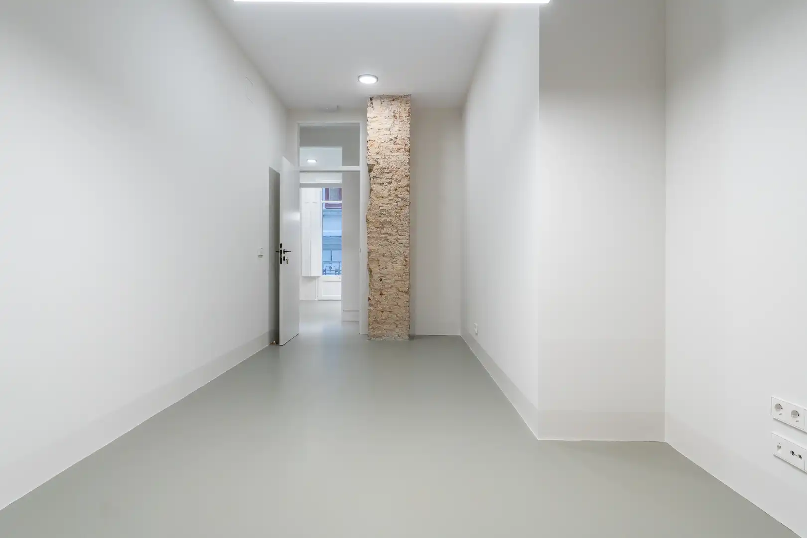 Büro zur Miete in Reus mit Klimaanlage, Heizung und Balkon