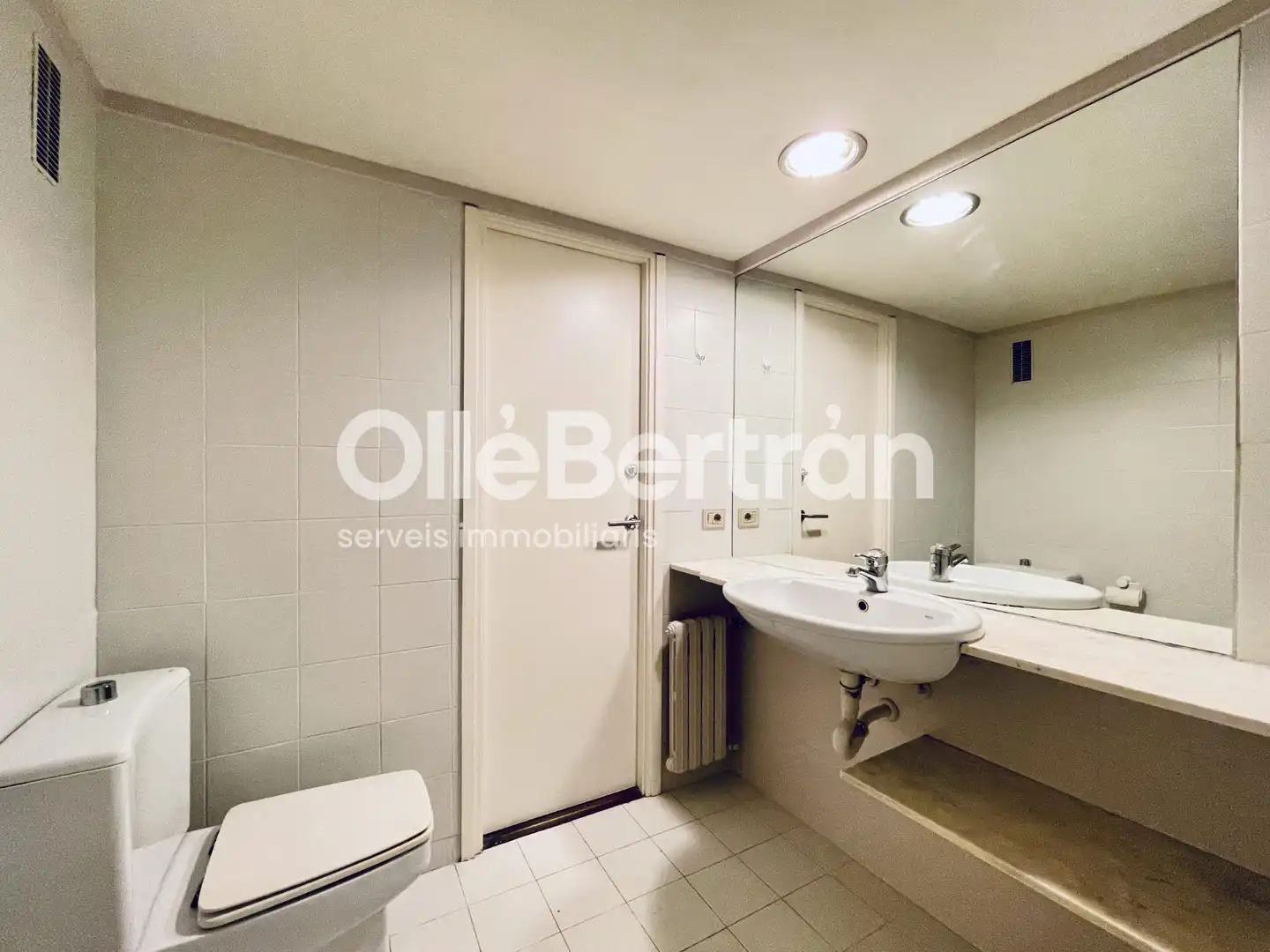 Bathroom of Flat for sale in Sant Martí