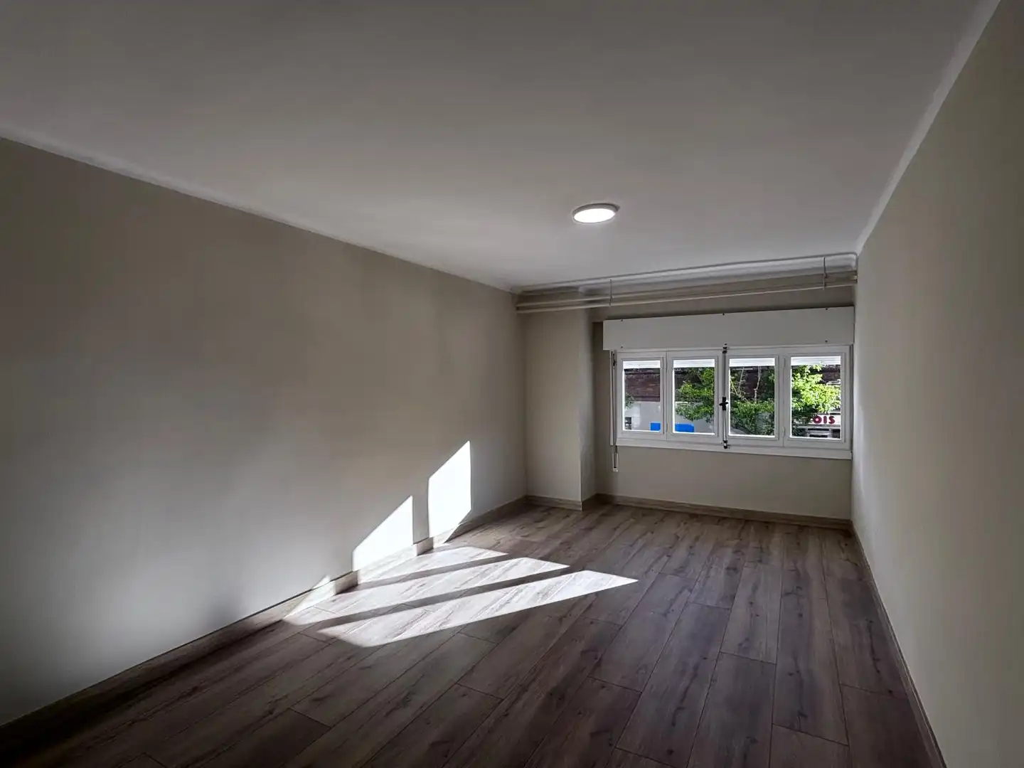 Bedroom of Office for rent in Burgos