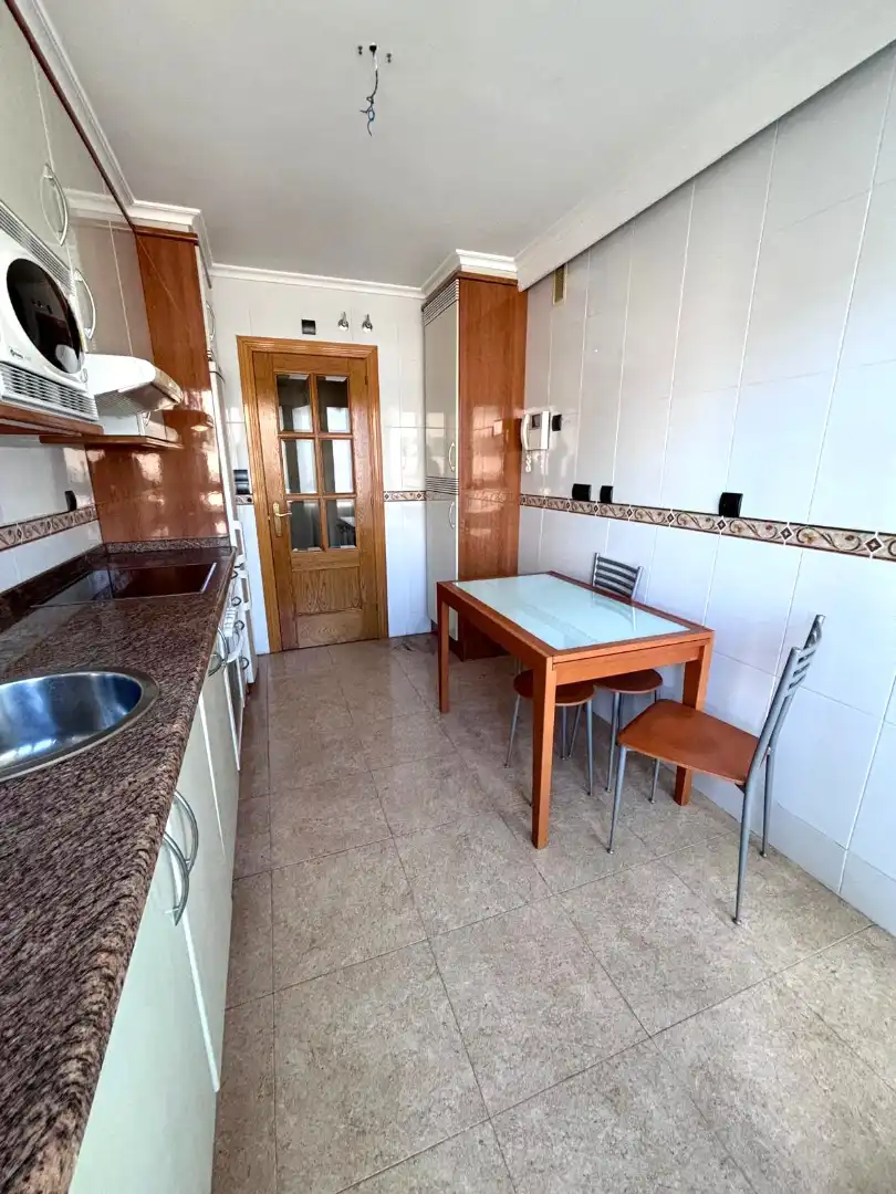 Cocina de Piso en venta en Gijón  con Calefacción, Parquet y Terraza