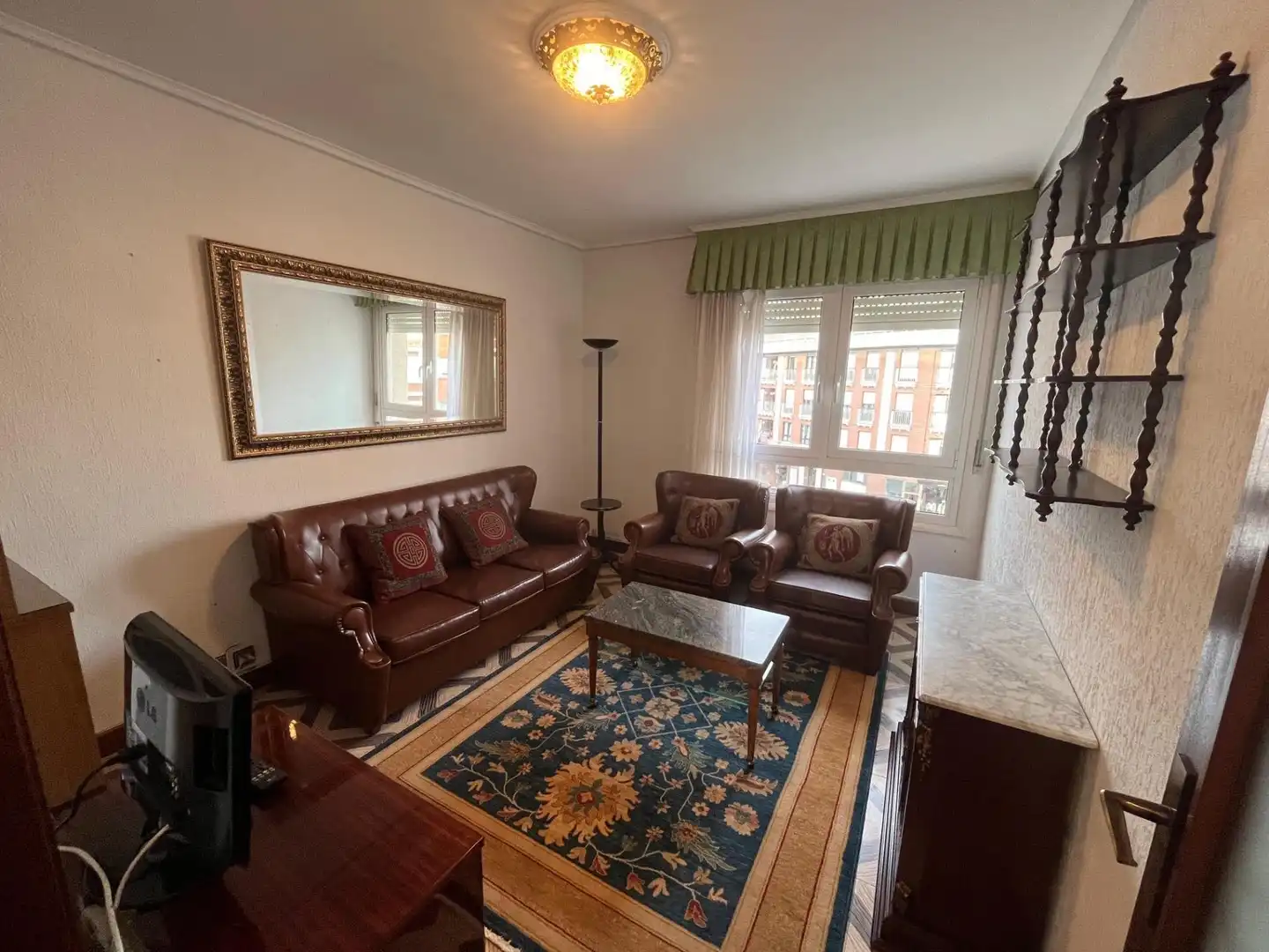 Sala de estar de Piso en venta en Colindres con Calefacción, Terraza y Amueblado