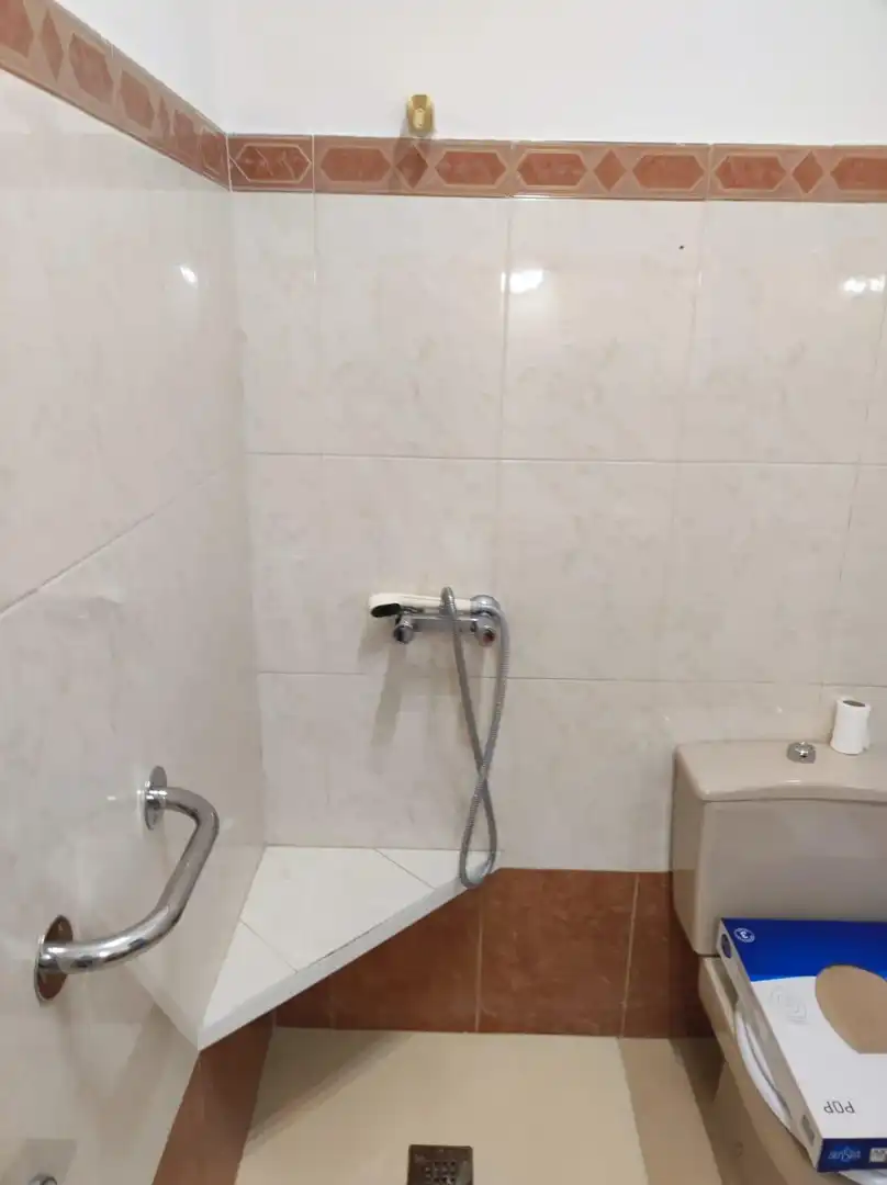Bathroom of Ground floor for sale in Sevilla  with Air Conditioner, Heating and Furnished