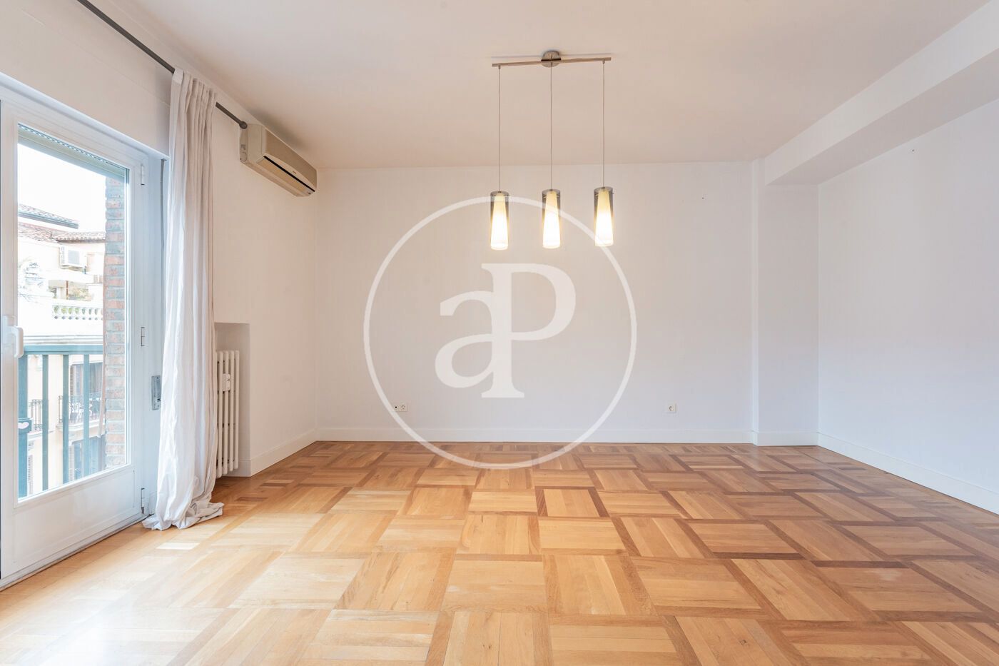 Sala d'estar de Pis en venda en  Madrid Capital amb Aire condicionat, Calefacció i Terrassa