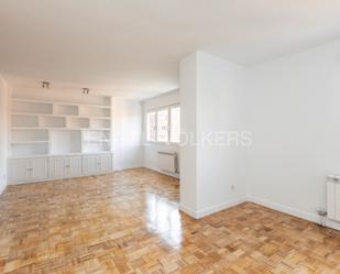 Sala d'estar de Apartament de lloguer en  Madrid Capital amb Aire condicionat, Calefacció i Parquet