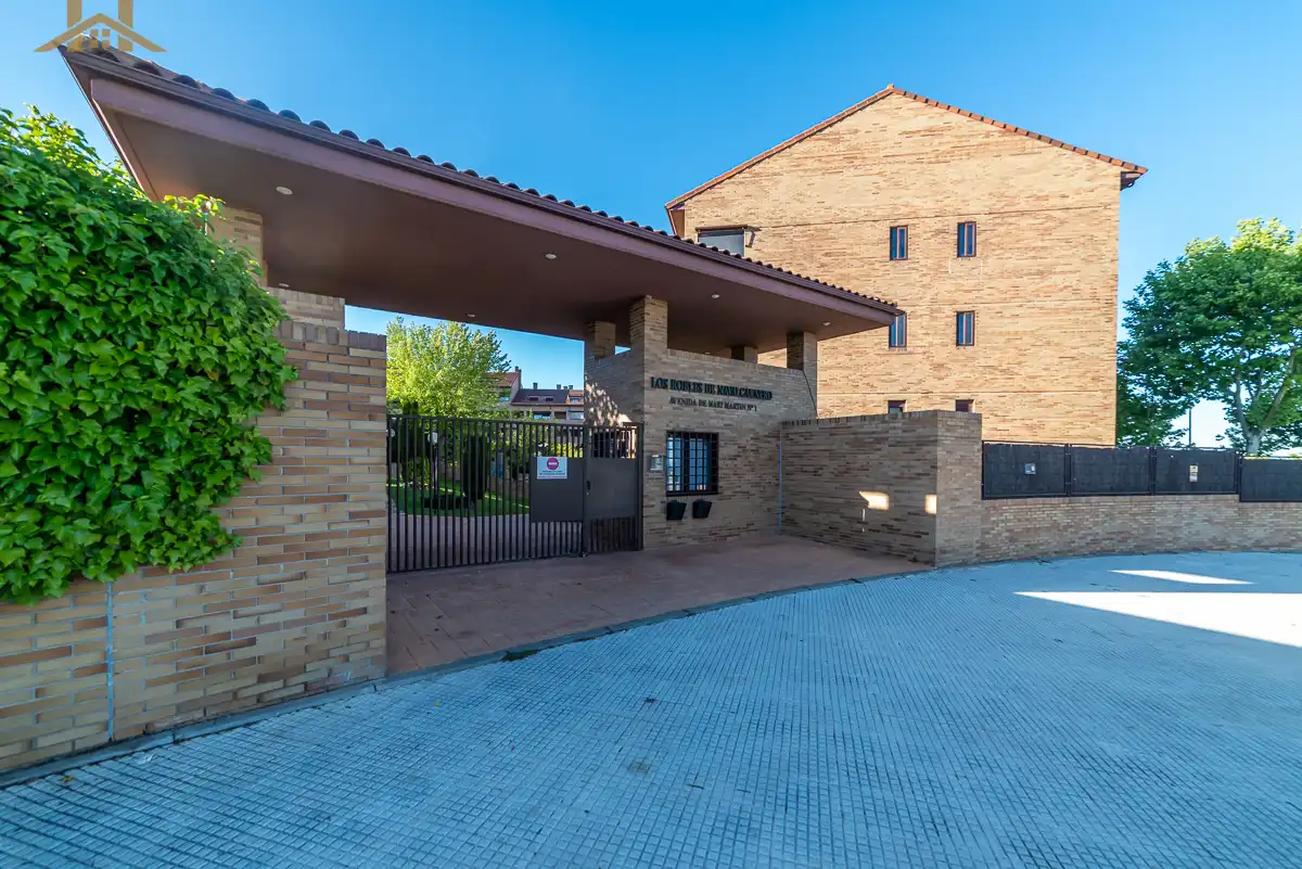 Exterior view of Flat for sale in Navalcarnero  with Air Conditioner, Heating and Parquet flooring
