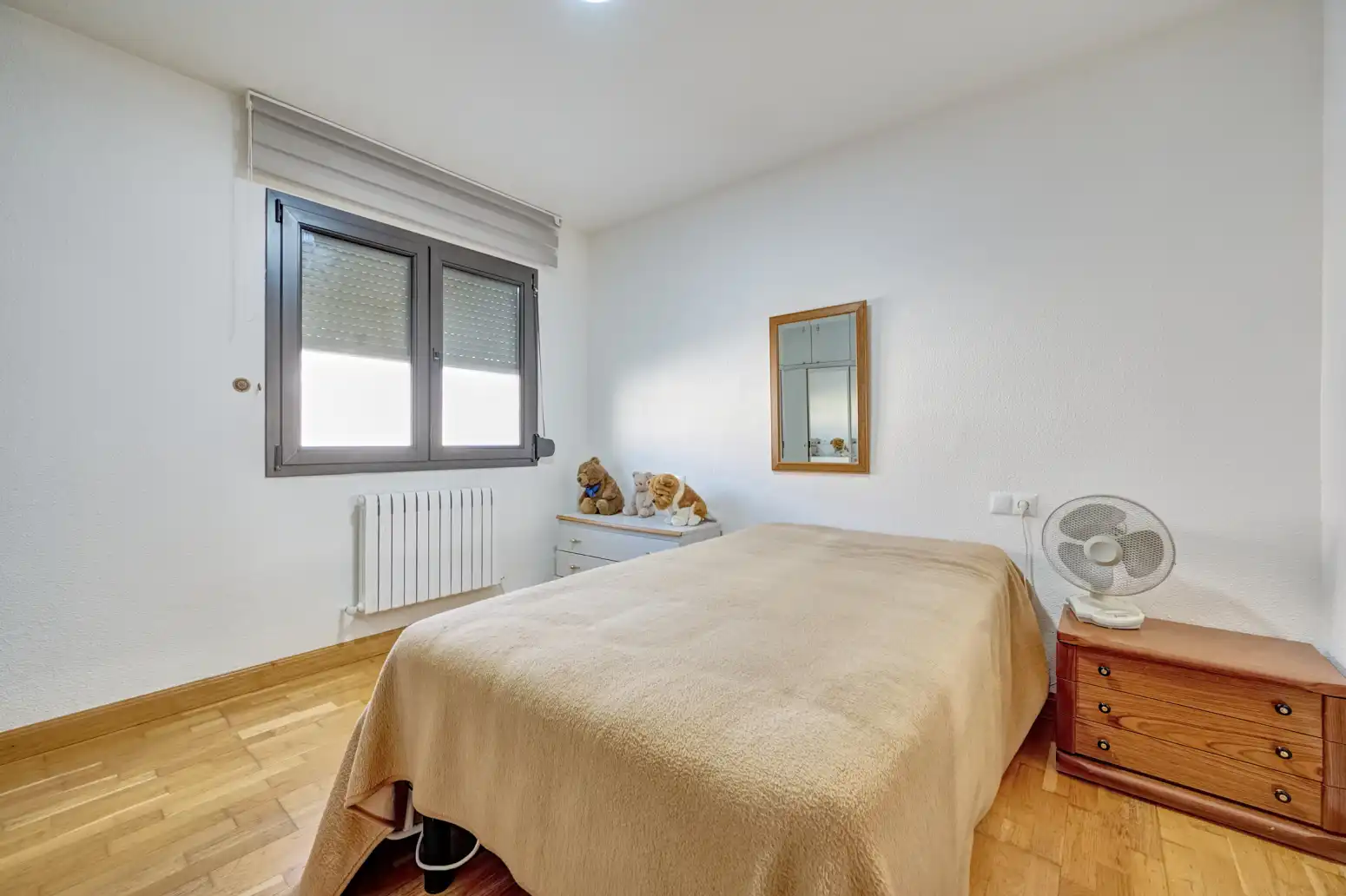 Schlafzimmer von Wohnung zum Verkauf in  Pamplona / Iruña mit Parkett, Terrasse und Abstellraum