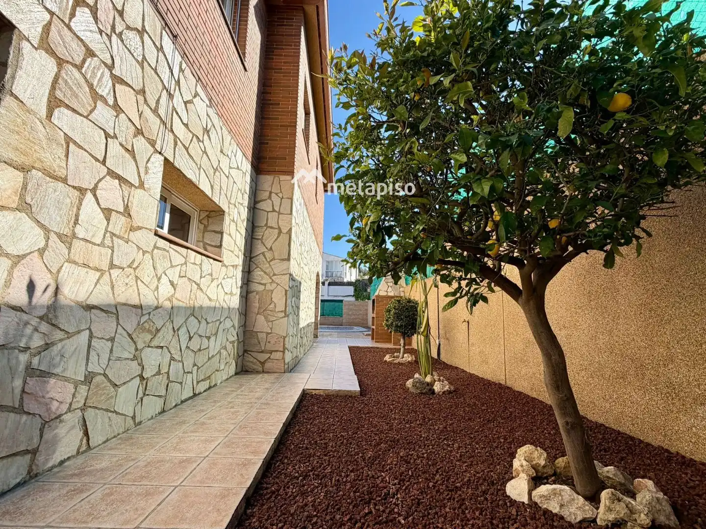 Vista exterior de Casa o xalet en venda en El Vendrell amb Aire condicionat, Calefacció i Piscina