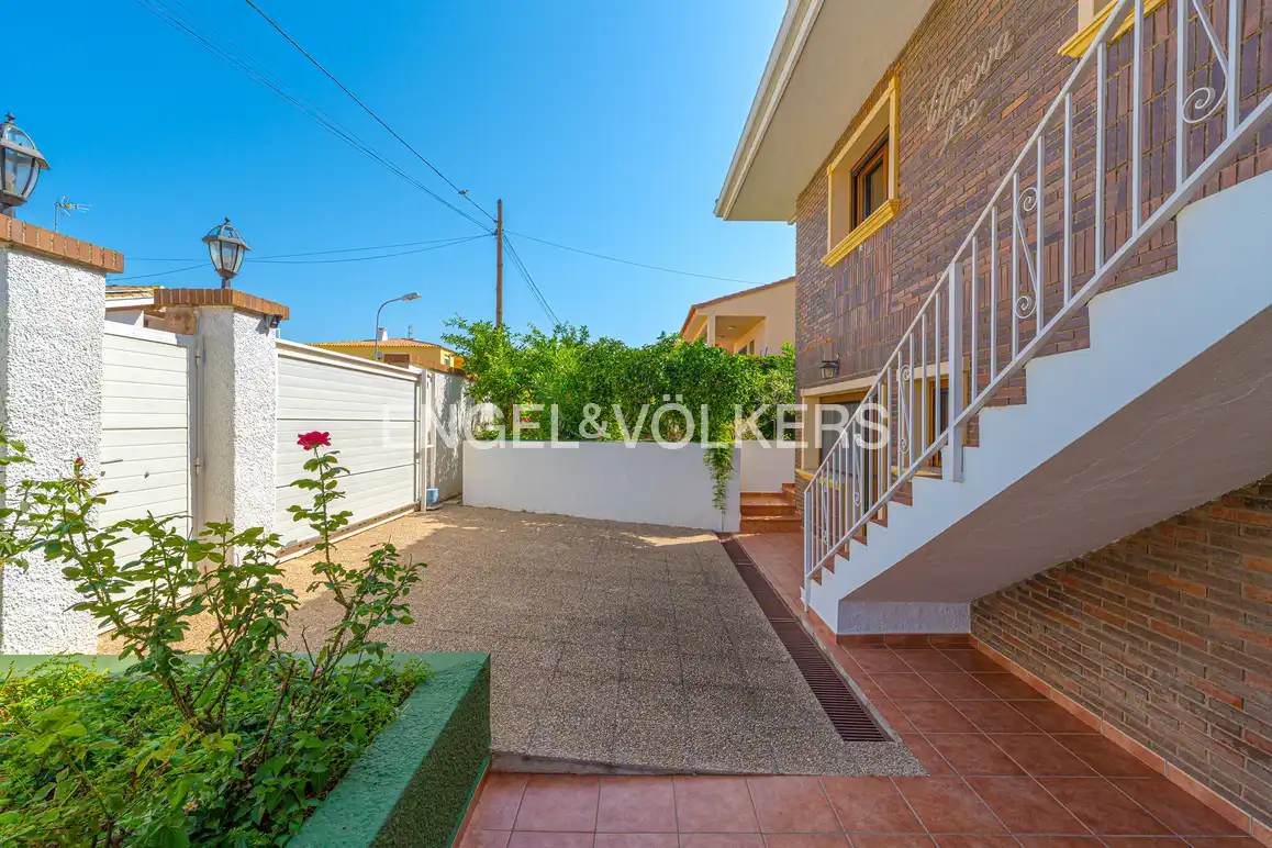 Vista exterior de Casa o chalet en venta en Benidorm con Aire acondicionado, Jardín privado y Piscina