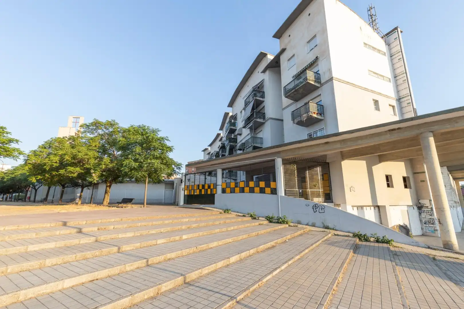 Exterior view of Flat for sale in Granada  with Balcony and Community pool