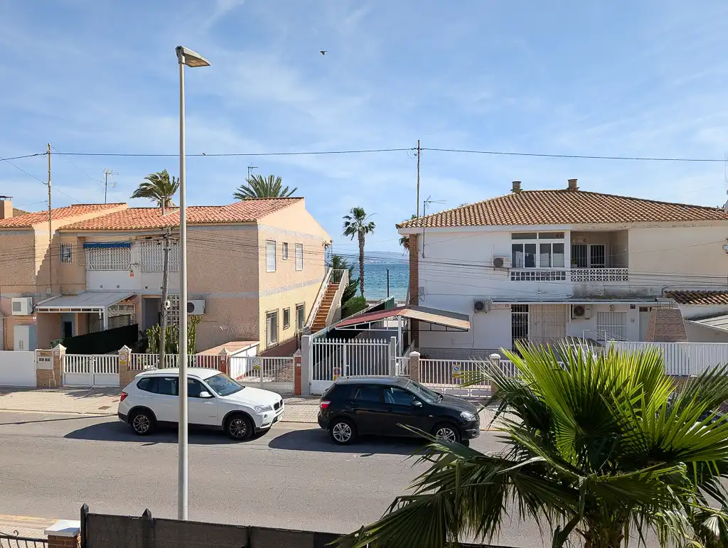 Vista exterior de Casa adosada en venta en Los Alcázares con Jardín privado, Terraza y Balcón