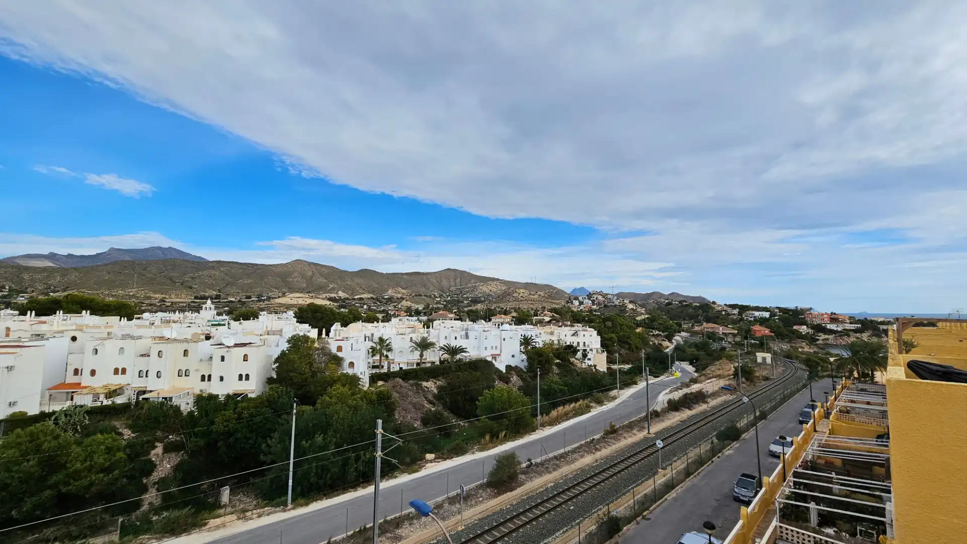Vista exterior de Casa adosada en venta en El Campello con Aire acondicionado, Calefacción y Jardín privado