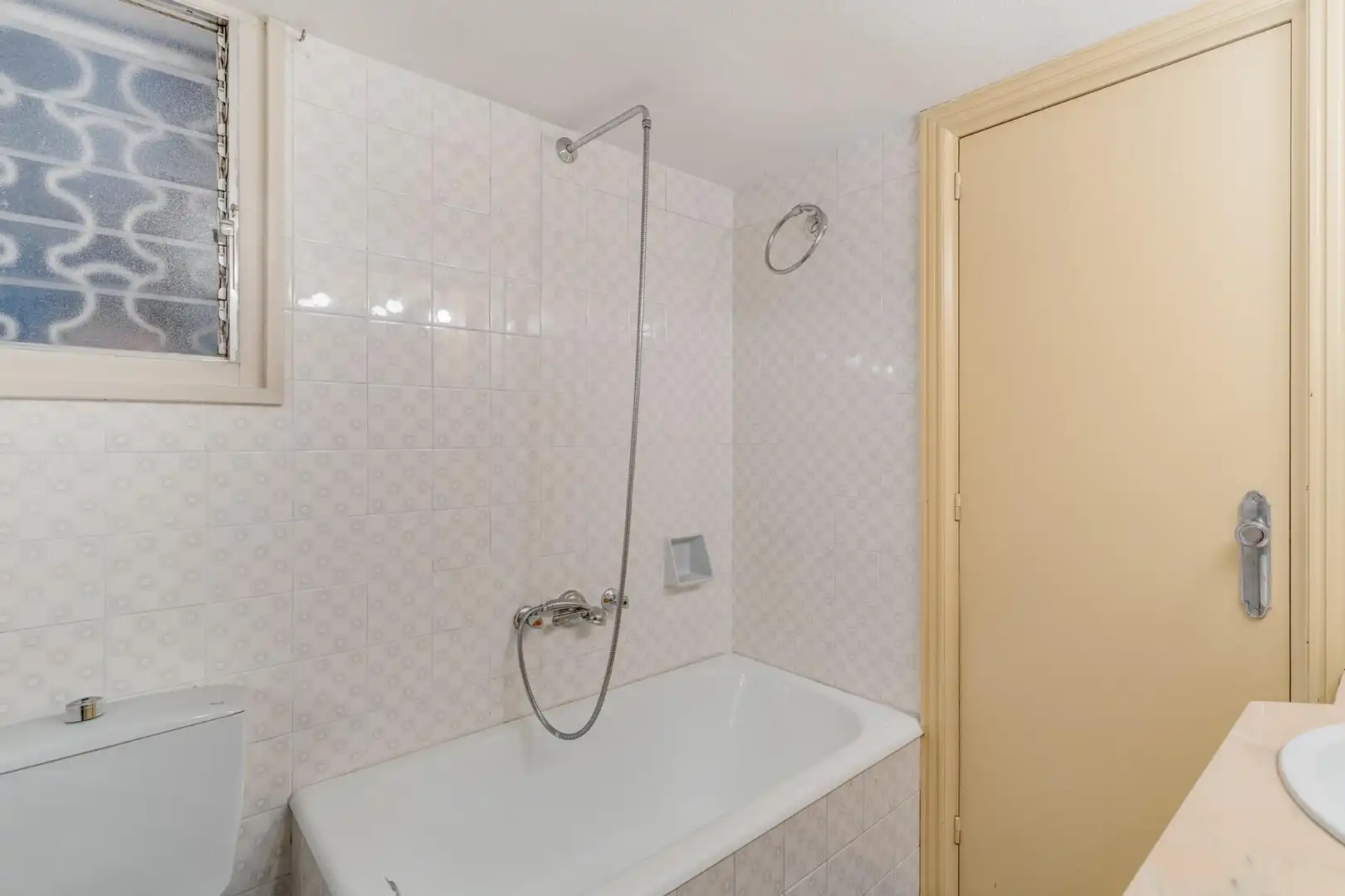 Baño de Piso en venta en Barcelona con Balcón y Alarma