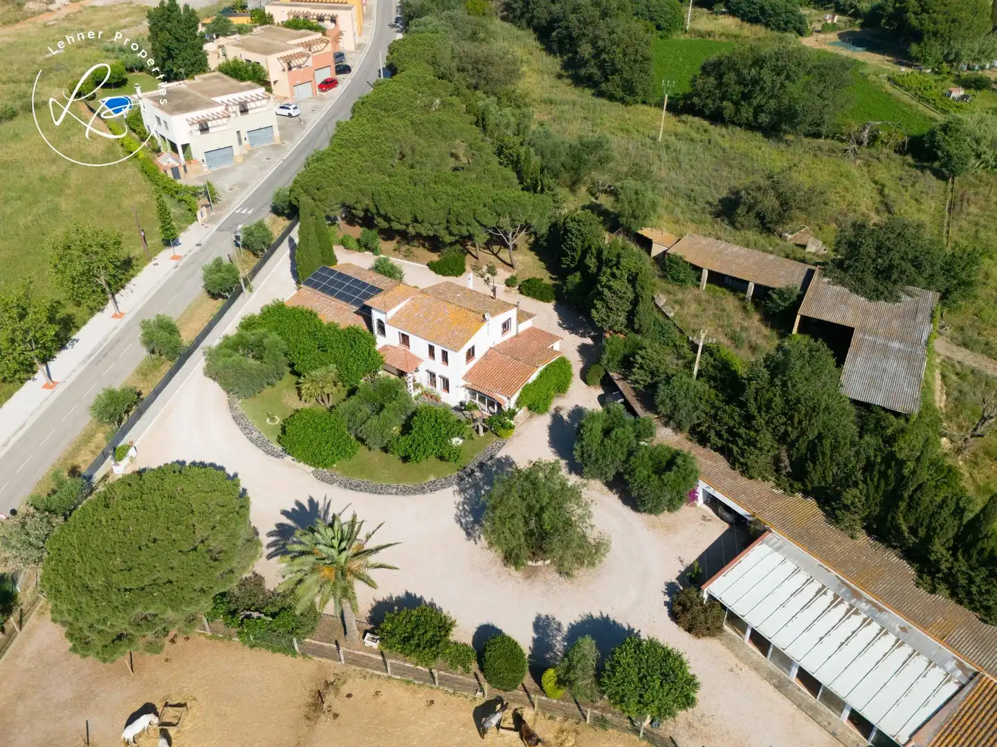 Vista exterior de Casa o xalet en venda en Pedret i Marzà amb Aire condicionat, Calefacció i Jardí privat
