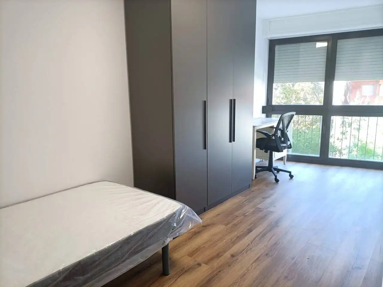 Dormitori de Pis de lloguer en Vic amb Calefacció, Parquet i Moblat