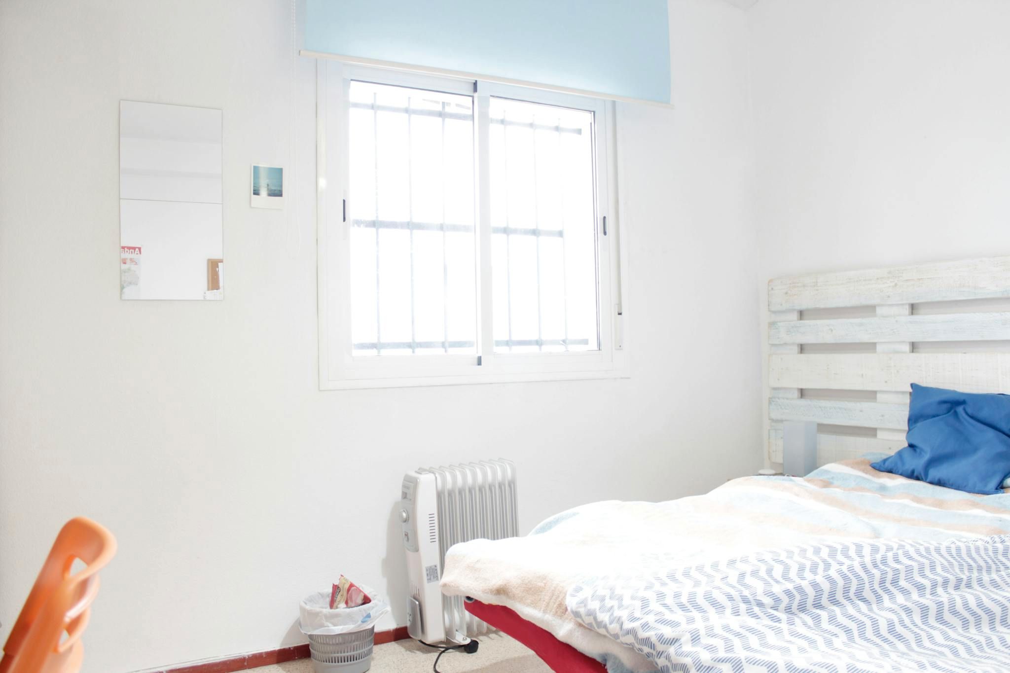 Habitación de Piso para compartir en  Sevilla Capital con Aire acondicionado, Amueblado y Lavadora