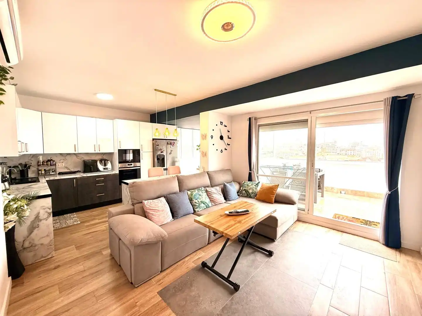 Appartamento con terrazza in vendita a Calle Armengual de la Mota, imagen 3