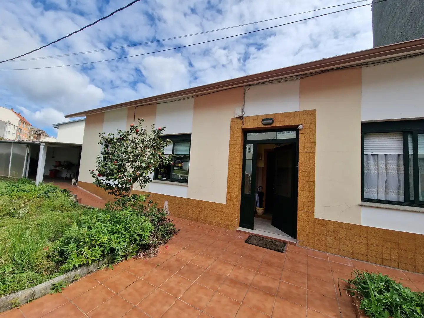 Vista exterior de Casa o xalet en venda en Narón amb Calefacció, Jardí privat i Terrassa
