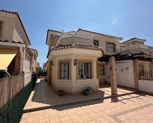 Vista exterior de Casa o xalet en venda en Guardamar del Segura amb Aire condicionat i Balcó