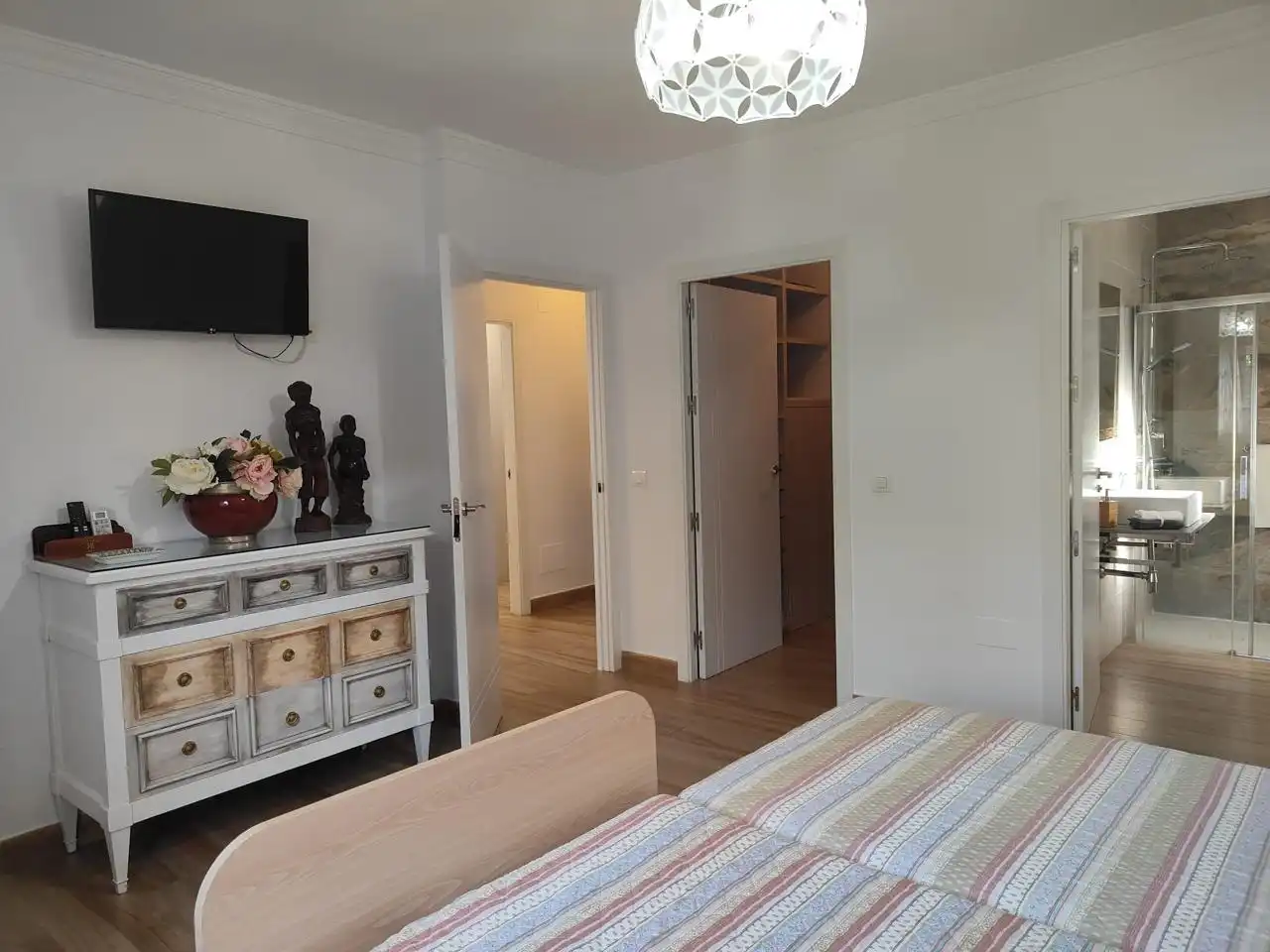 Dormitori de Casa o xalet de lloguer en Alhaurín de la Torre amb Aire condicionat, Jardí privat i Piscina