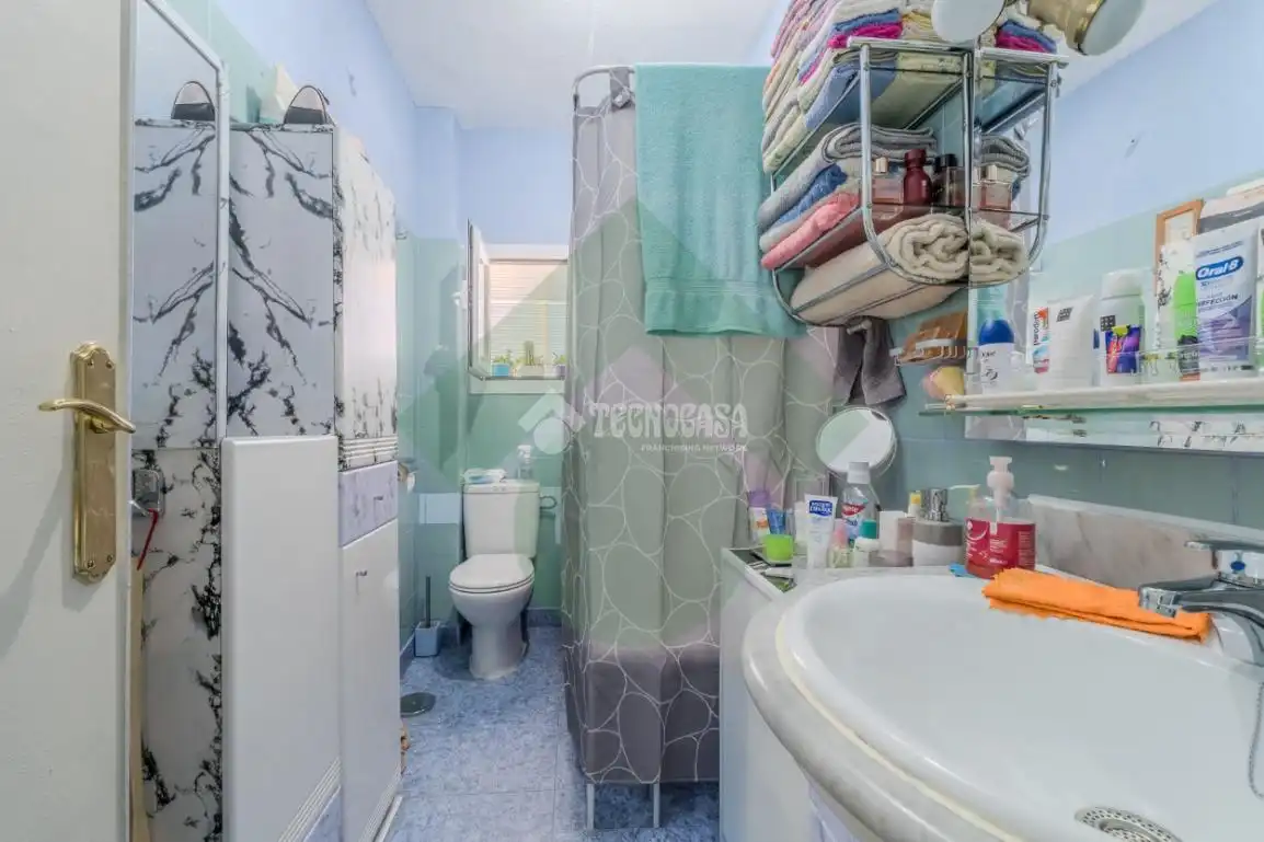 Bathroom of Flat for sale in Madrid  with Heating, Terrace and Balcony