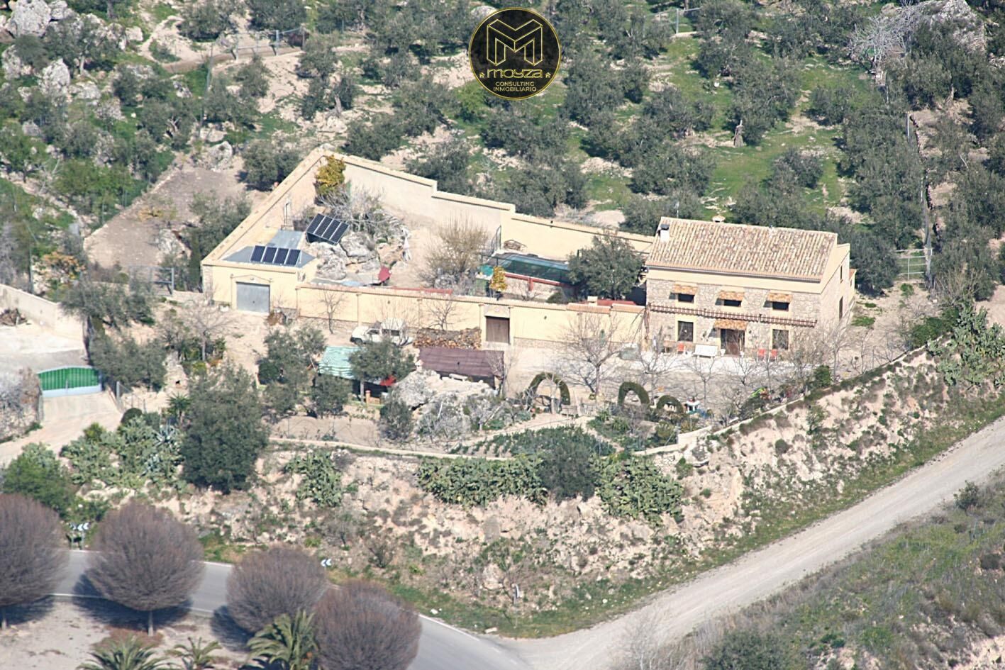 Vista exterior de Finca rústica en venda en La Guardia de Jaén amb Jardí privat i Piscina