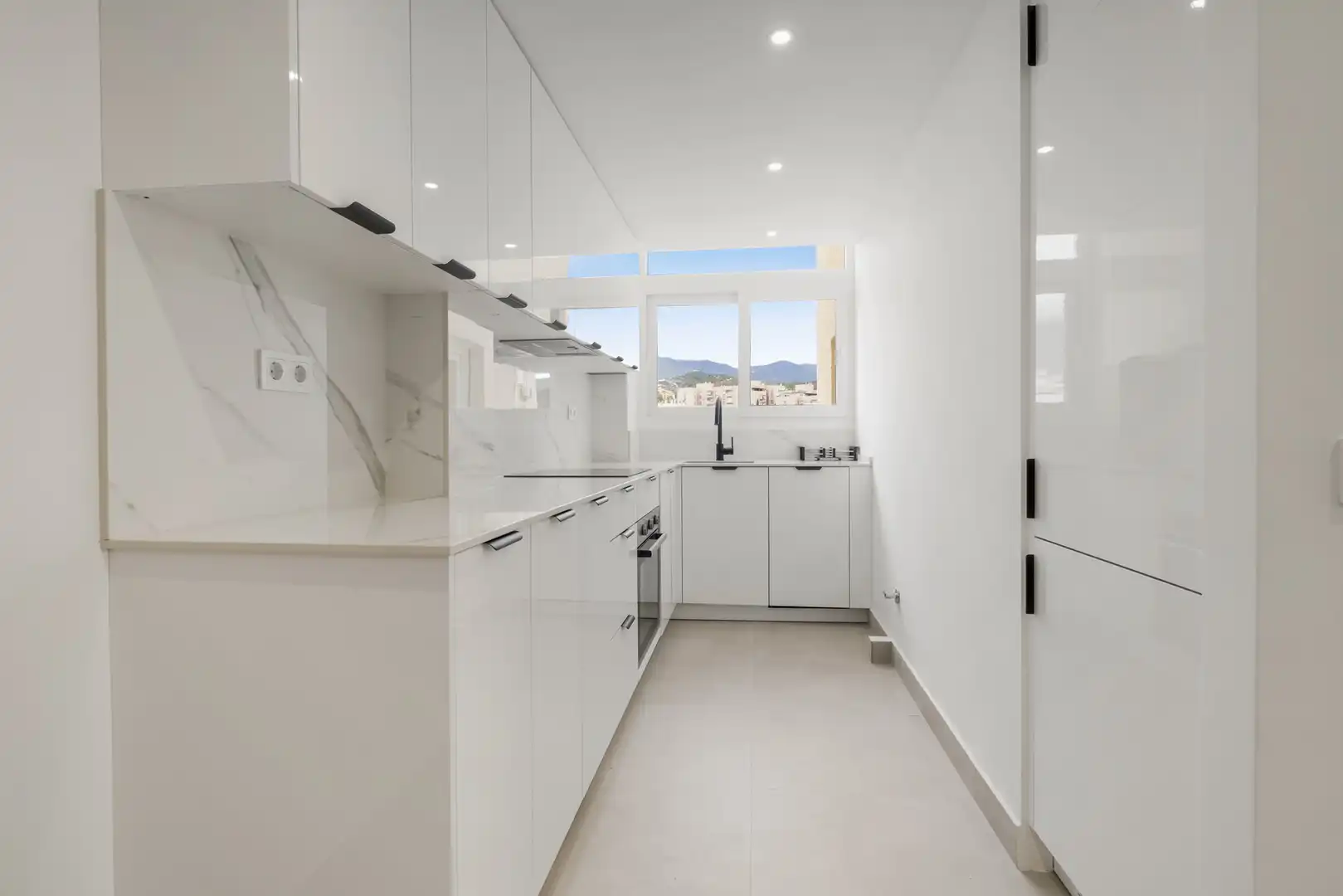 Cocina de Apartamento en venta en Estepona con Aire acondicionado, Terraza y Amueblado