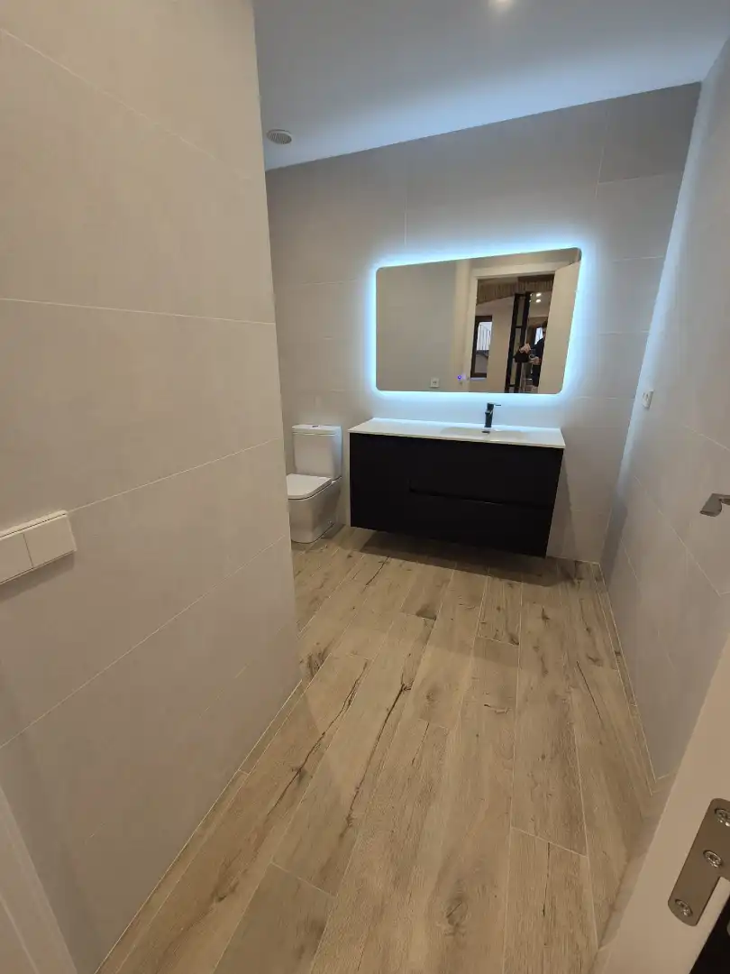 Baño de Piso de alquiler en Vic con Aire acondicionado, Calefacción y Terraza