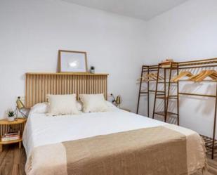 Dormitori de Apartament per a compartir en  Granada Capital amb Aire condicionat, Calefacció i Moblat