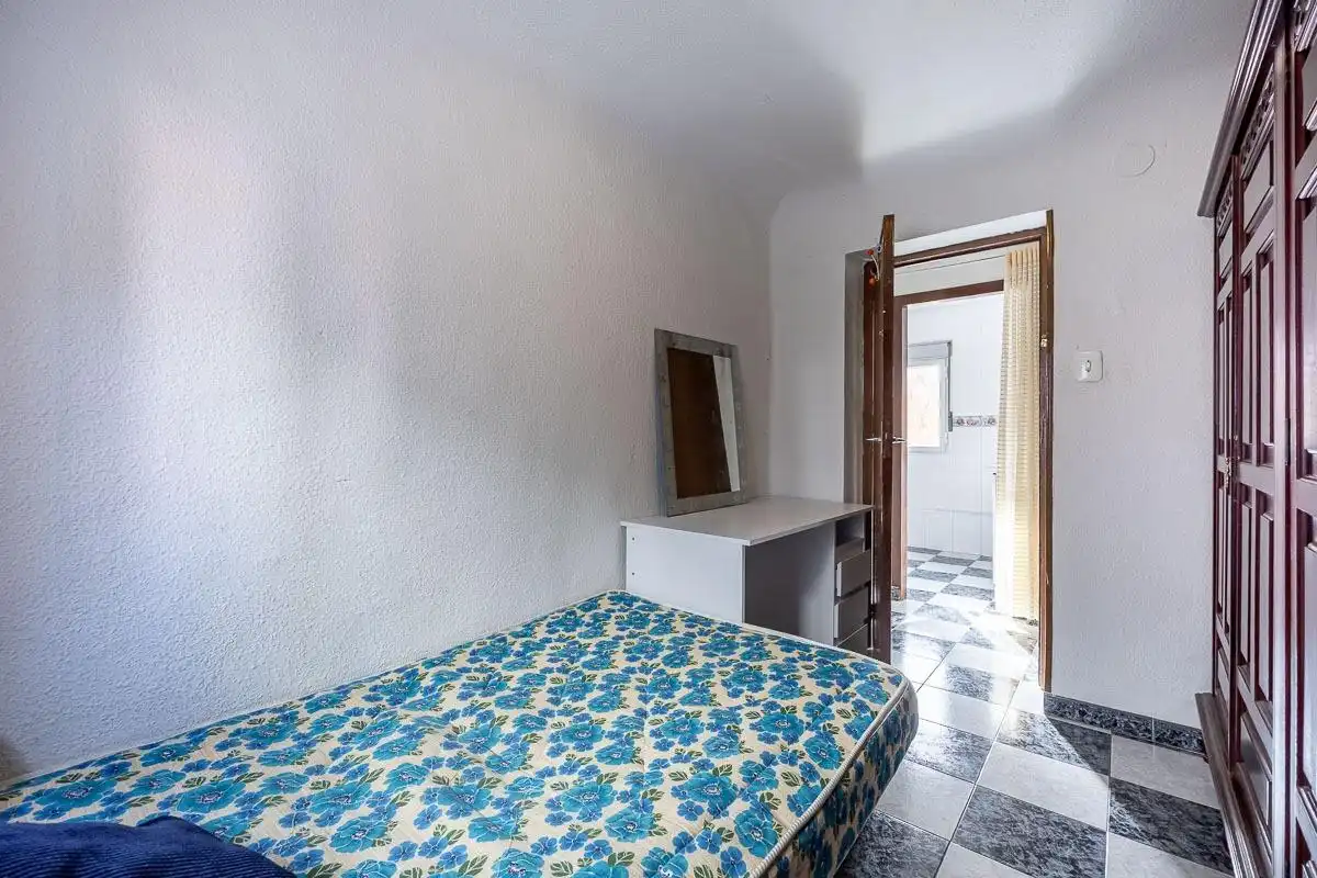 Habitación de Piso en venta en Granada con Balcón