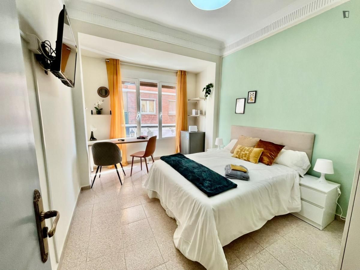 Dormitori de Apartament per a compartir en  Zaragoza Capital amb Moblat, Forn i Rentadora