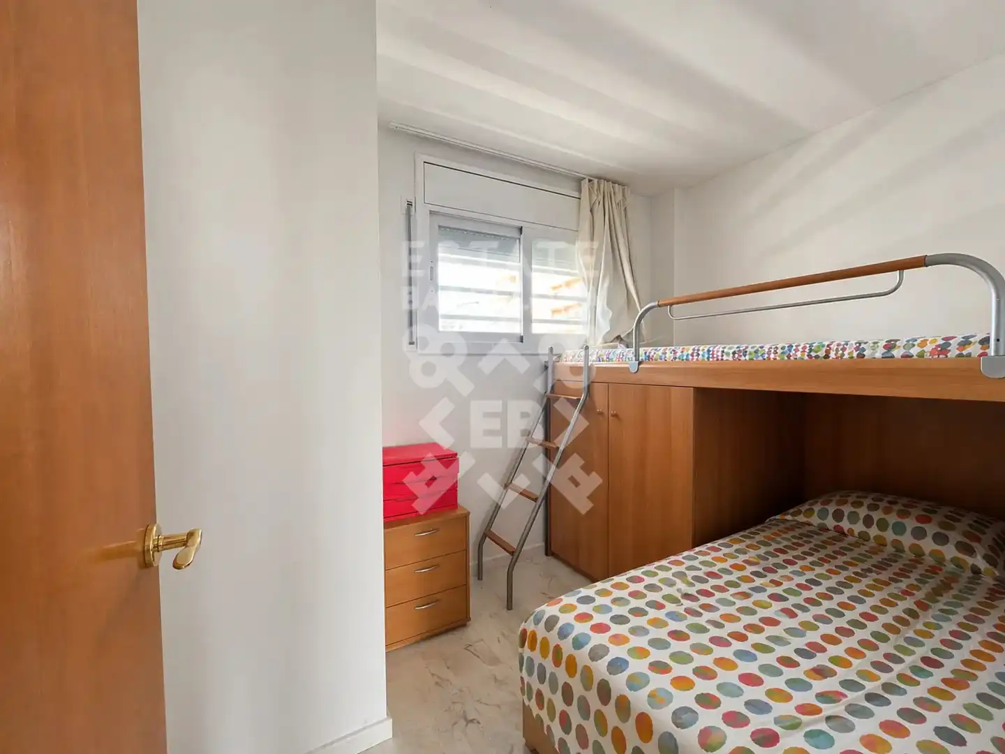 Schlafzimmer von Dachboden zum Verkauf in Blanes mit Klimaanlage, Terrasse und Gemeinschaftspool