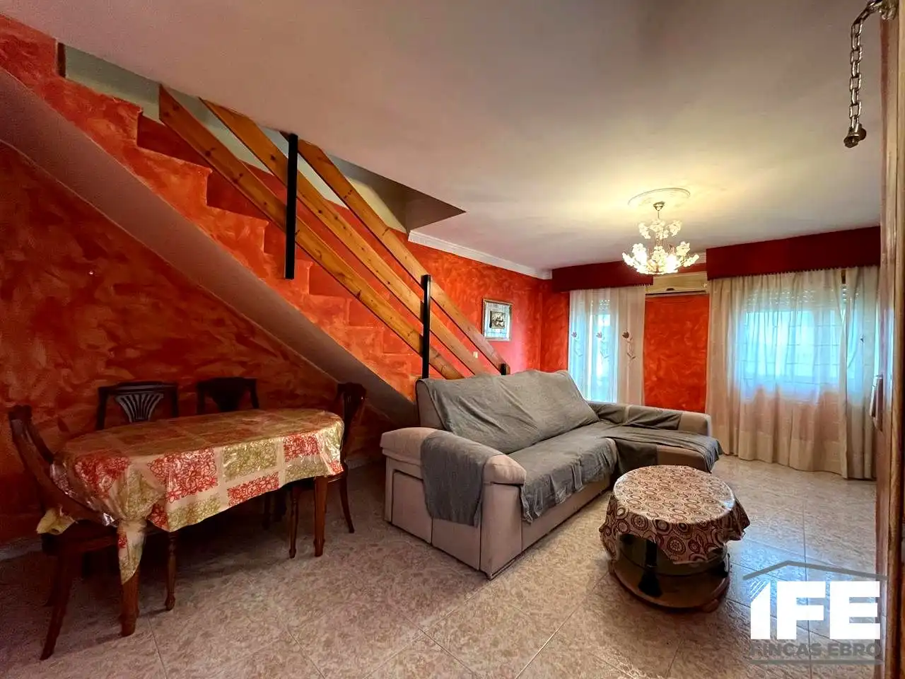 Sala d'estar de Casa o xalet en venda en Alagón amb Jardí privat i Moblat