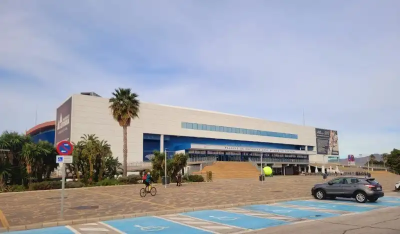 Vista exterior de Piso en venta en Málaga con Terraza, Horno y Lavadora