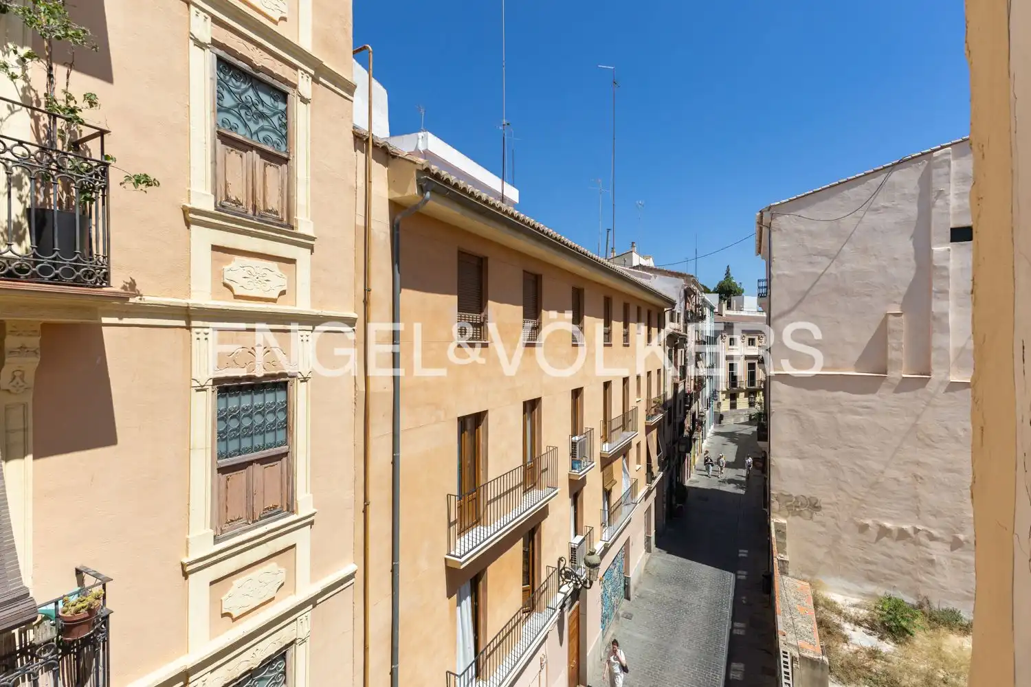 Außenansicht von Wohnung zum Verkauf in Valencia mit Klimaanlage, Heizung und Balkon