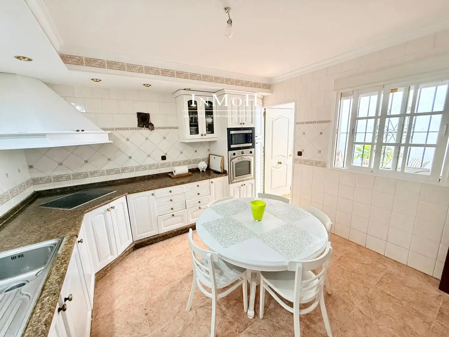 Cocina de Casa adosada en venta en Chiclana de la Frontera con Aire acondicionado, Terraza y Balcón