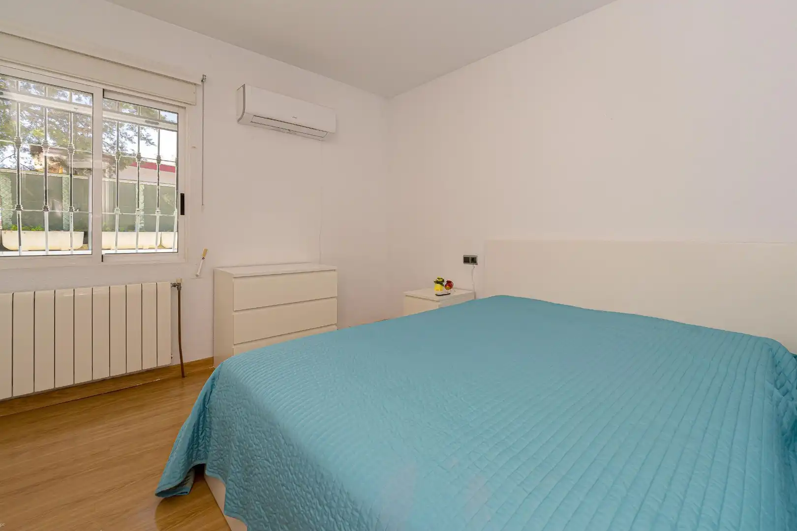Habitación de Casa o chalet en venta en La Nucia con Aire acondicionado, Calefacción y Jardín privado