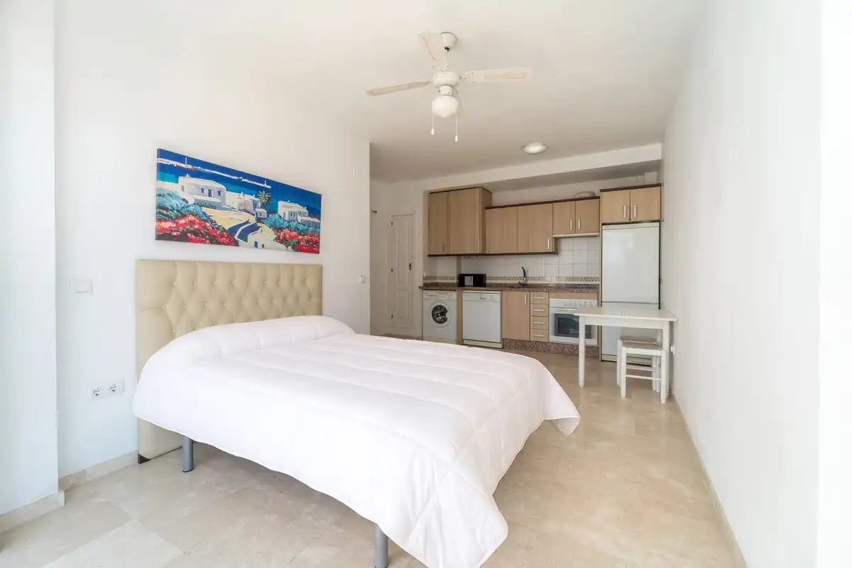 Schlafzimmer von Wohnung zum Verkauf in Benalmádena mit Klimaanlage und Gemeinschaftspool