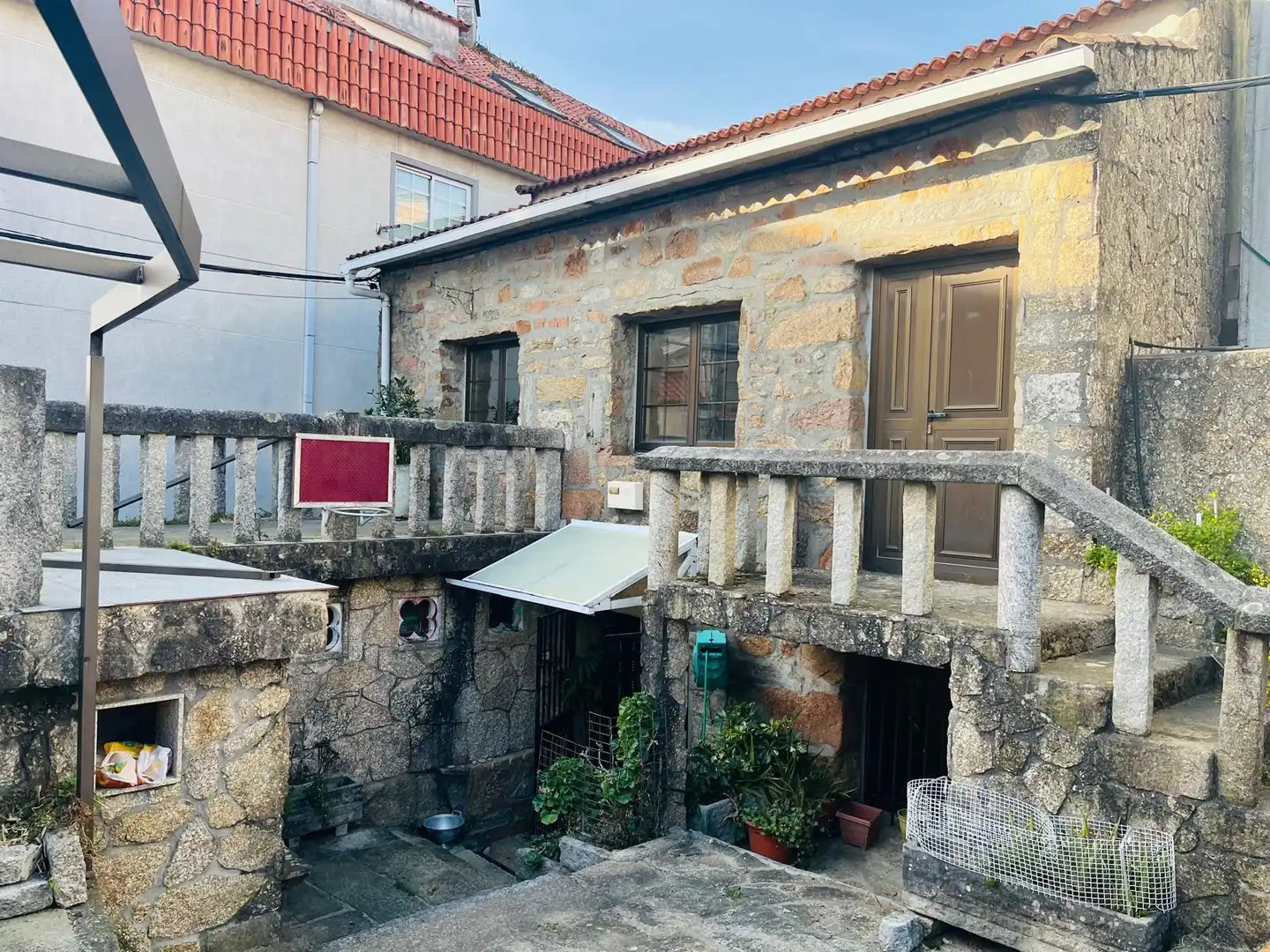 Vista exterior de Casa adosada en venda en Vilagarcía de Arousa amb Jardí privat i Traster