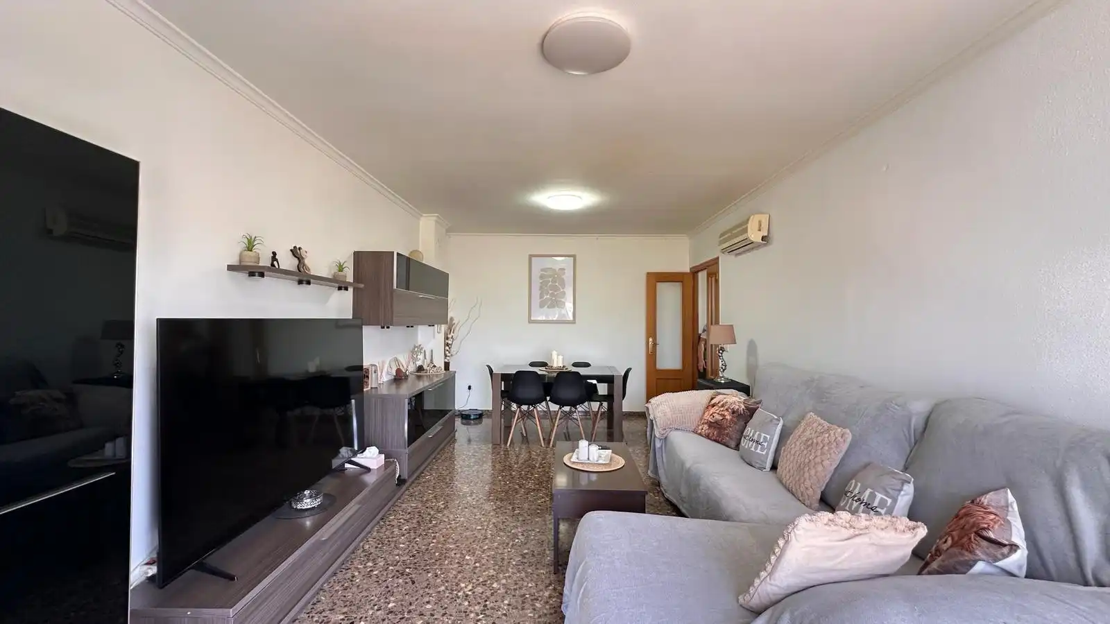 Wohnzimmer von Wohnung zum Verkauf in Carlet mit Klimaanlage und Heizung